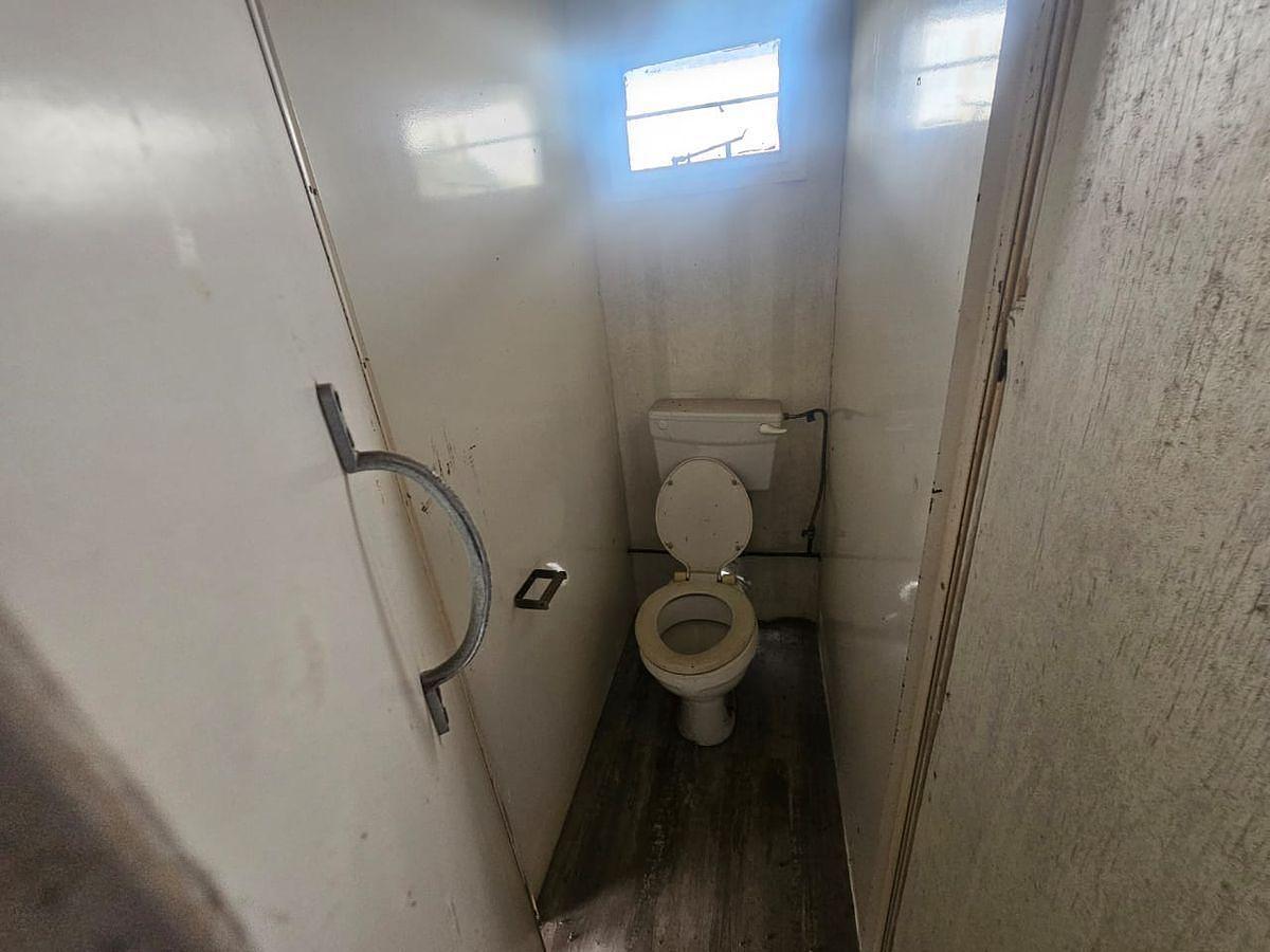 Used 6 METRE BATHROOM CONTAINER