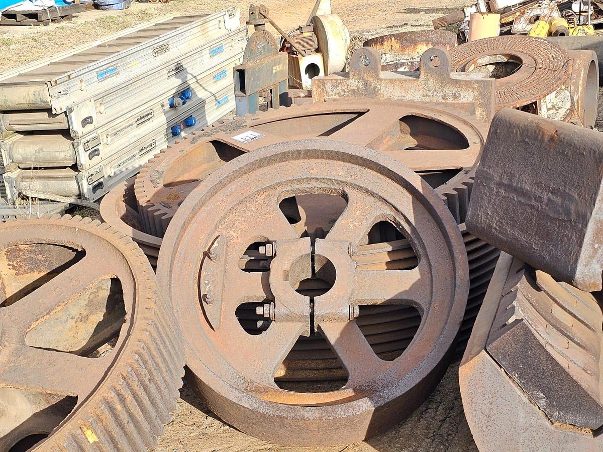 Used CRUSHER FLY WHEELS AND GEAR