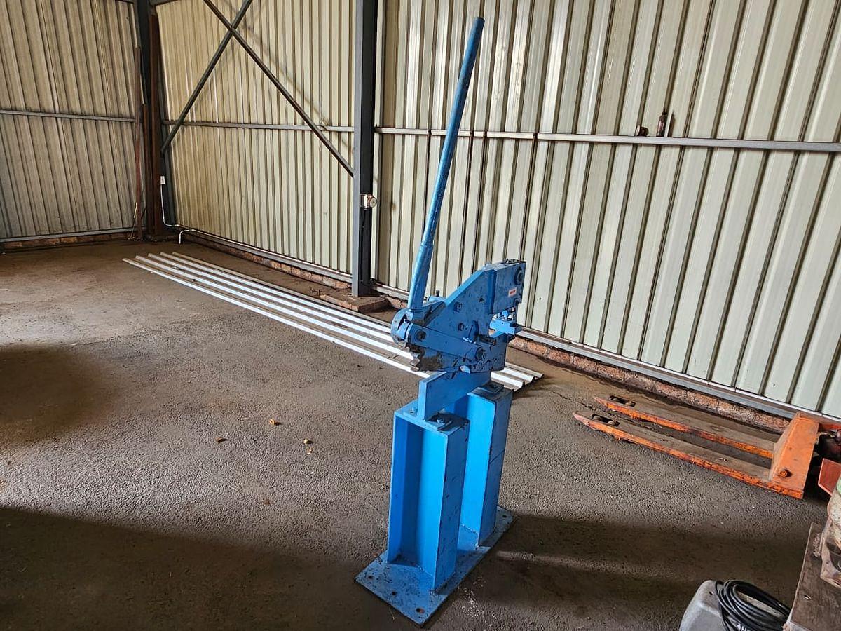 Used INDUSTRIAL MULTI CUTTER
