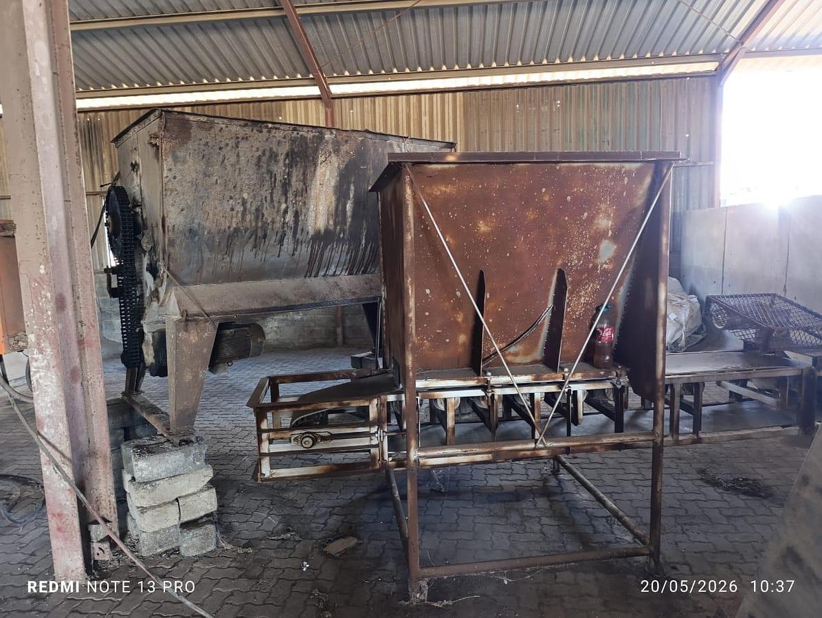 Used PADDLE MIXER WITH CONVEYOR STRUCTURES