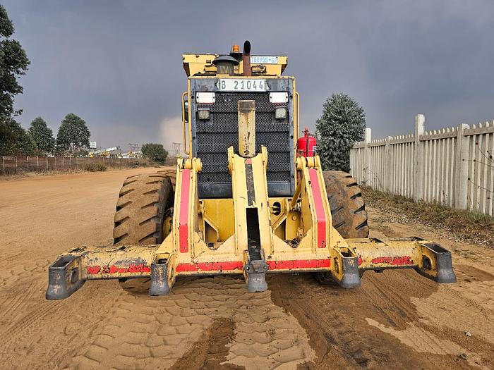 Used CATERPILLAR 140H GRADER (RUNNER)