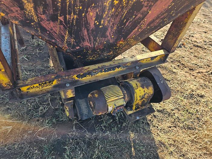 Used ASPHALT TAR MIXER WITH FEEDER BIN, MOTORS AND FLAME HEATER