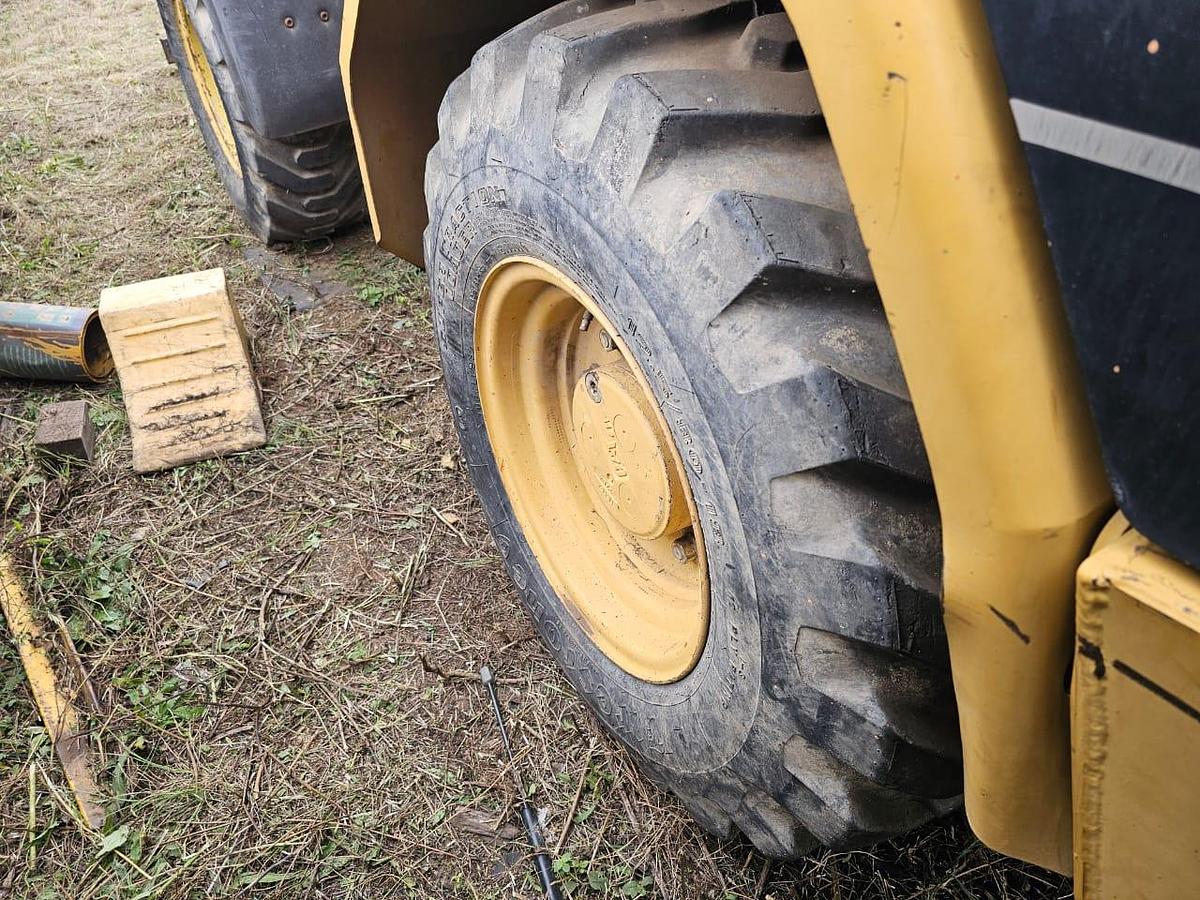 Used CATERPILLAR 902 WHEEL LOADER