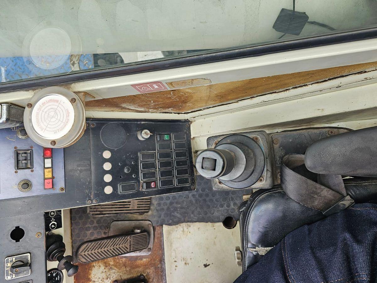Used 30 TONNES CAPACITY FUAN CRANE - OPERATIONAL