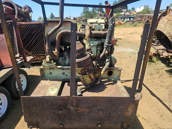 Used LOCOMOTIVE WITH 2 CYLINDER ENGINE (NOT TESTED)