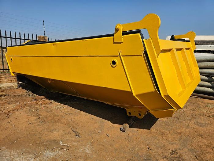 Used CATERPILLAR 730C2 BED