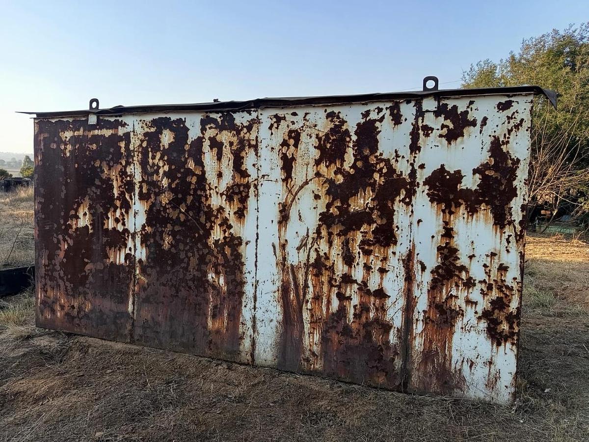 Used 4 METRE STORAGE CONTAINER - USED CONDITION