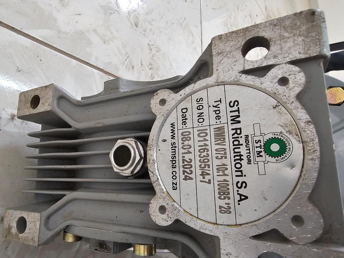 Used 2.2 KW MOTORIZED GEARBOXES