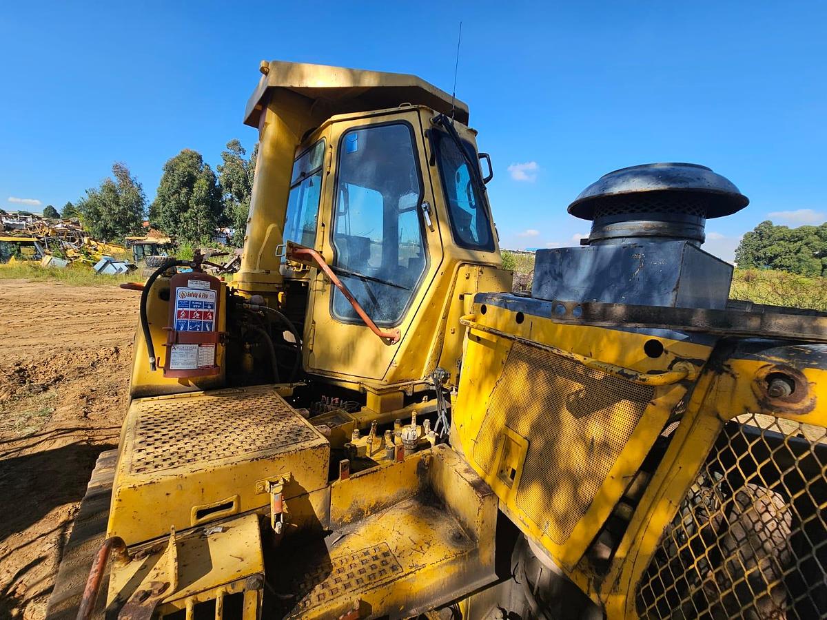 Used D375A KOMATSU DOZER (STRIPPING)