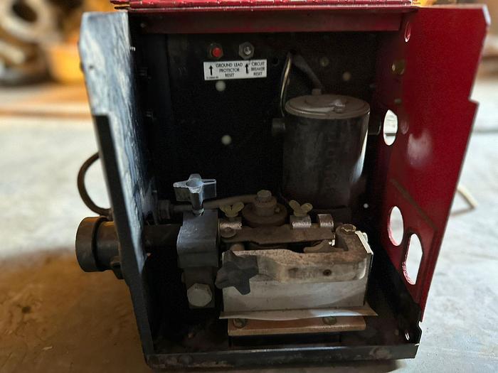 Used LINCOLN LN-7 CO2 WELDER WIRE FEEDER(NOT TESTED)
