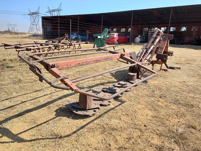 Used KUHN 5 TOLL CUTTING MACHINE