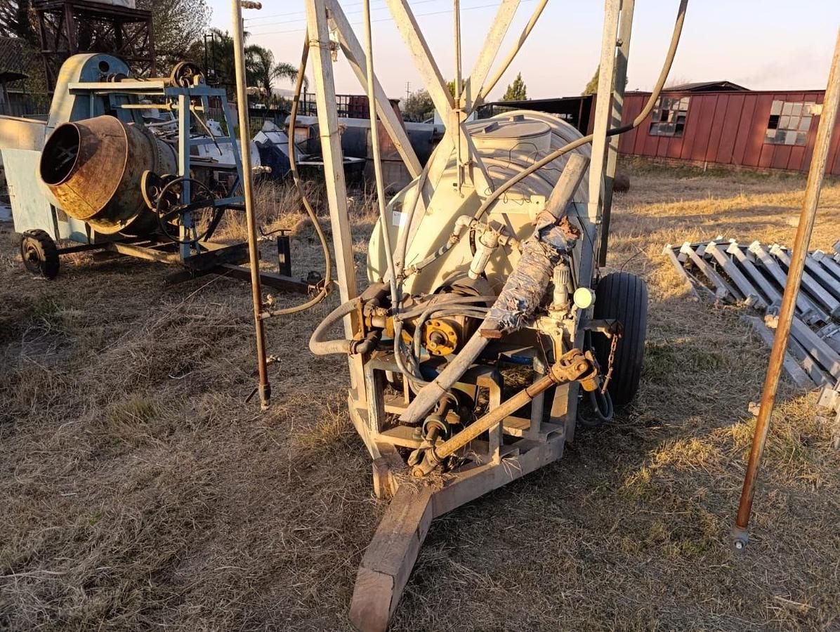 Used CROP SPRAYER COMPLETE WITH PTO PUMP - GOOD CONDITION
