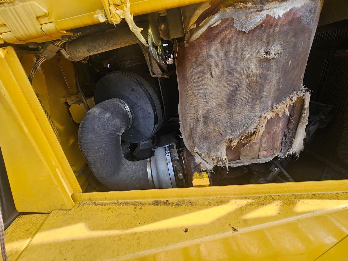 Used KOMATSU D155AX TRACKED DOZER - OPERATIONAL