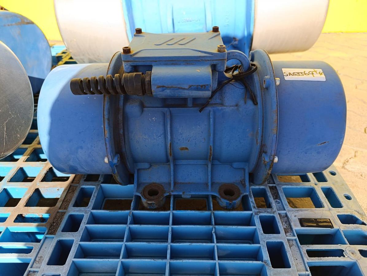 Used VIBRATING MOTOR 0.6KW