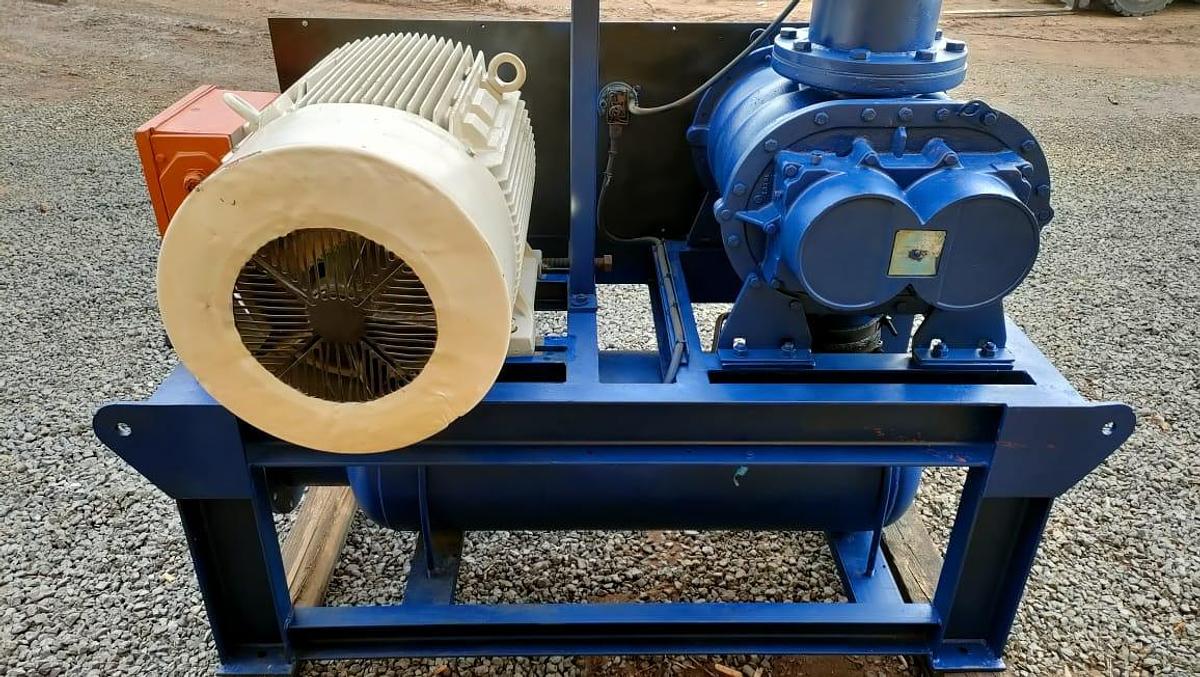 Used UNIVERSAL SAL BLOWER