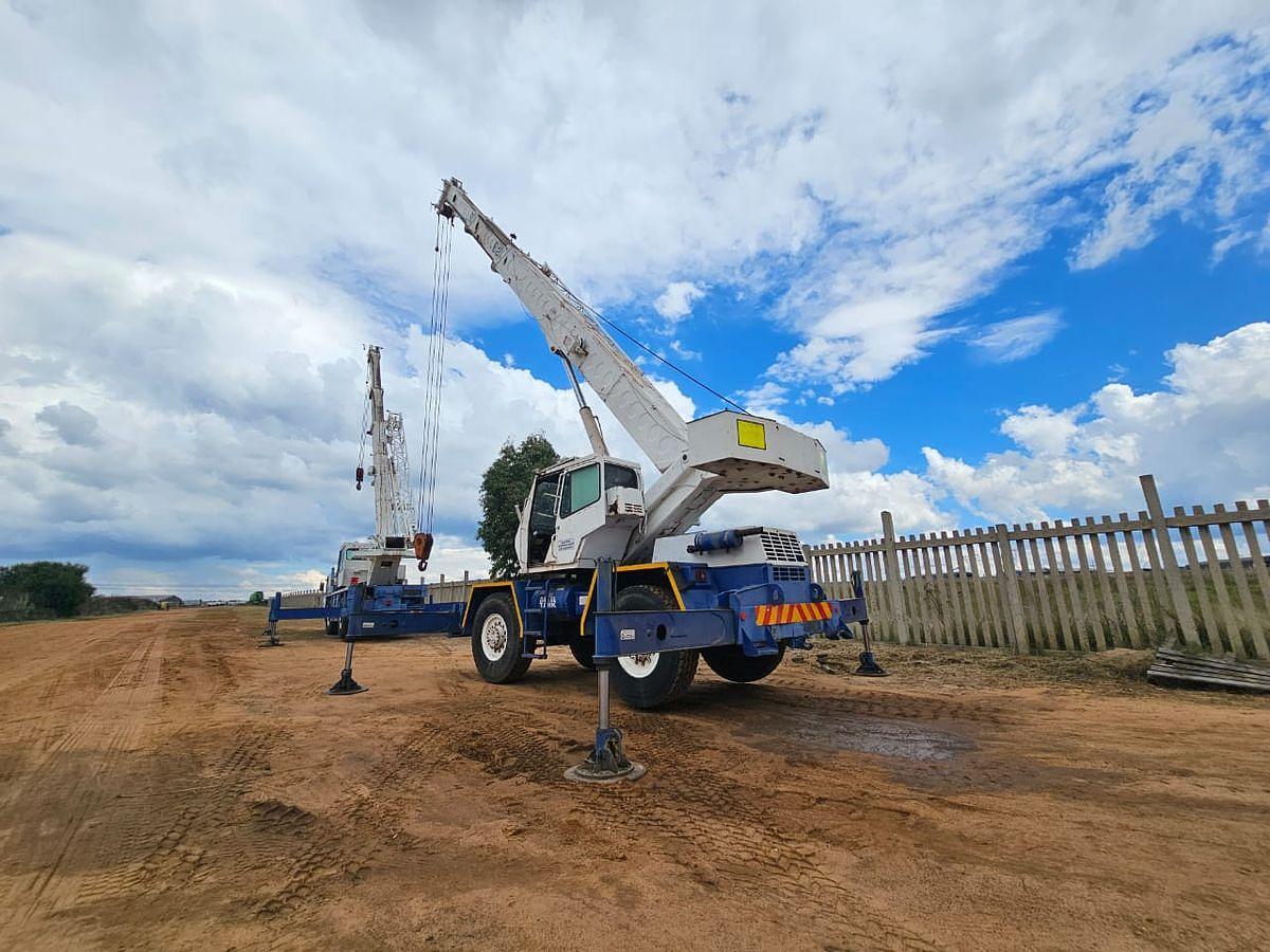 Used 18 TONNES CAPACITY FAUN CRANE - OPERATIONAL