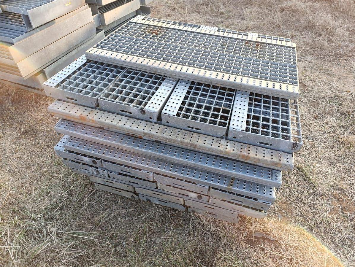 Used GALVANISED STAIR WALWAY GRIDS (915 MM X 315 MM)- NEW CONDITION