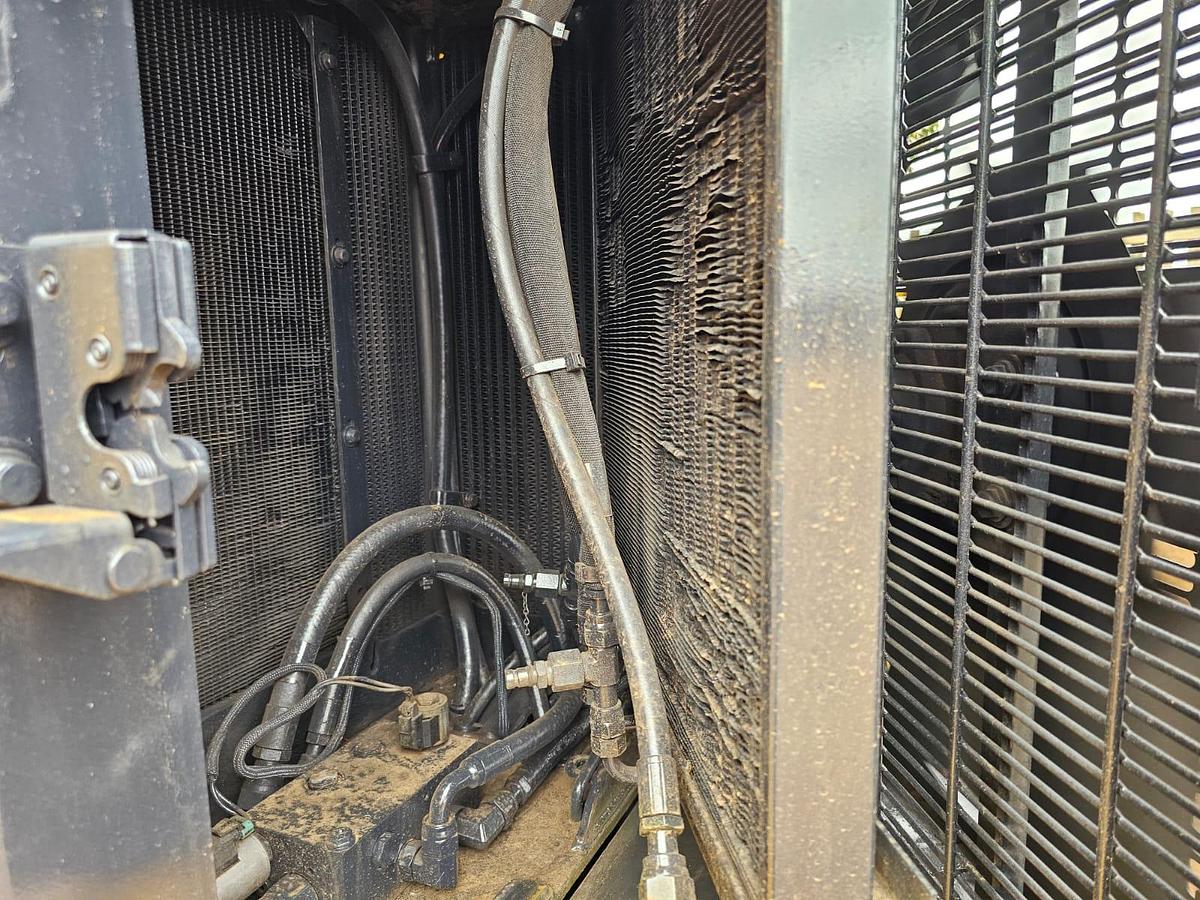 Used BELL L1204E FRONT END LOADER (USED)