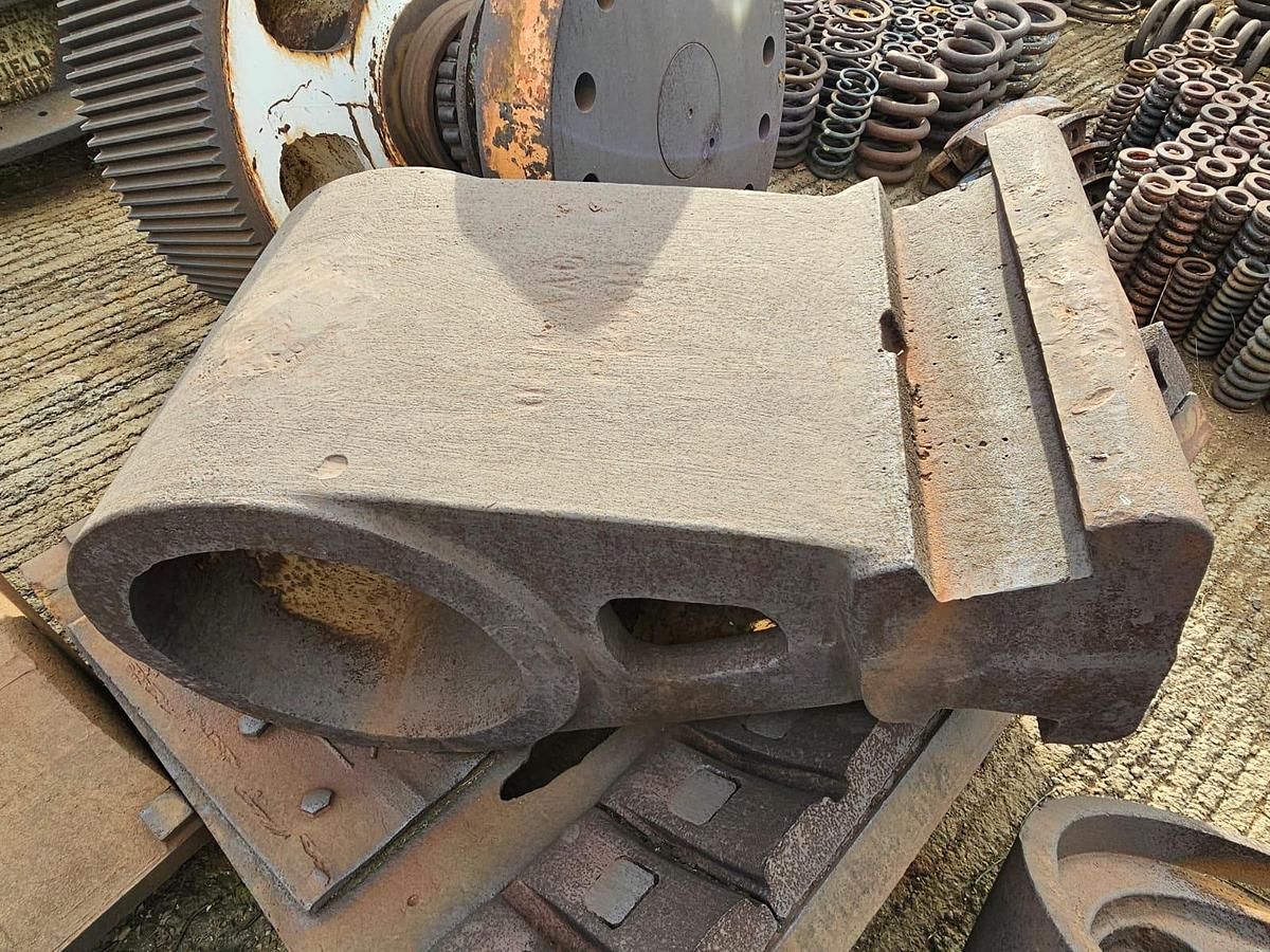 Used CRUSHER FLY WHEEL, TOGGLE PLATES AND HAMMER