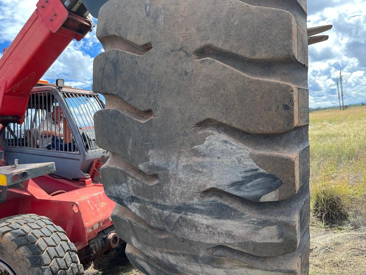 Used MIXED BRIDGESTONE EARTHMOVING TYRES - USED CONDITION