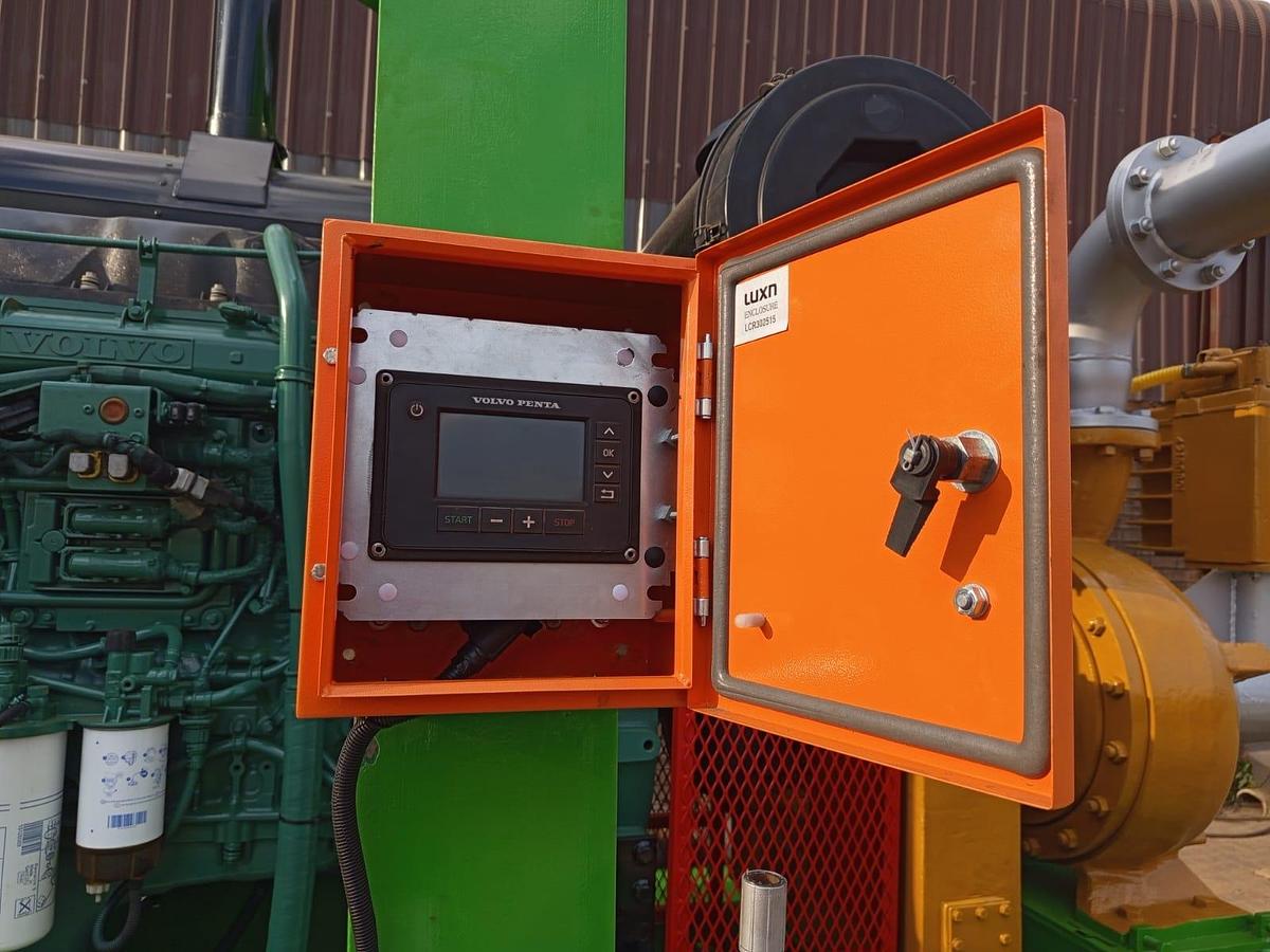 Used WATER PUMP ON A TRAILER WITH VOLVO ENGINE (BATTERIES NOT INCLUDED)