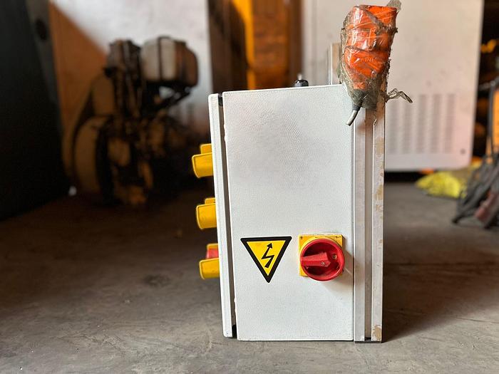 Used ROBOTIC INNOVATIONS CONTROL PANNEL (NOT TESTED)