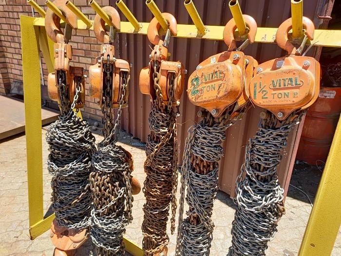 Used VARIOUS SIZES BLOCK CHAINS
