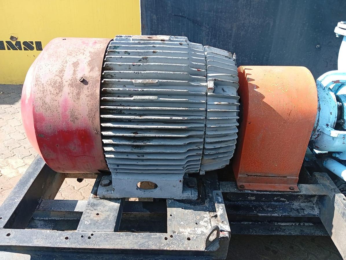 Used ELECTRIC VACUUM WITH DOUBLE TRACK WHEELS