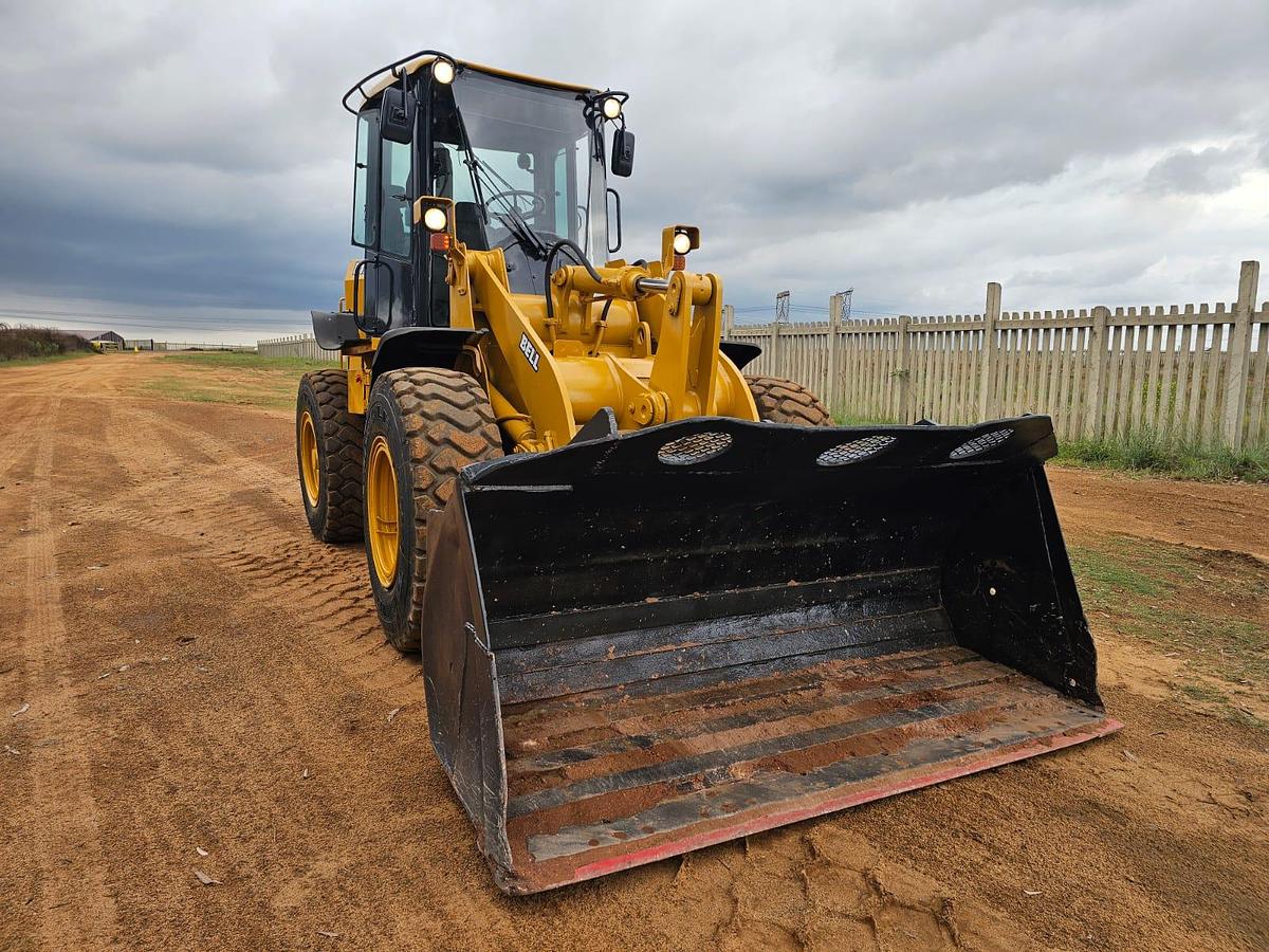 Used BELL L1204E FRONT END LOADER (USED)