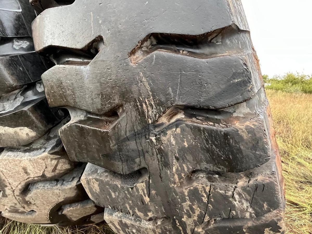 Used MIXED BRIDGESTONE EARTHMOVING TYRES - USED CONDITION