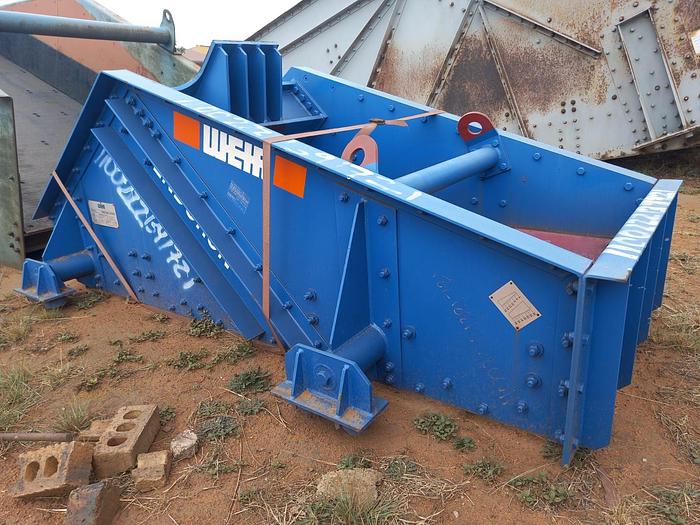 Used WEIR VIBRATING SCREEN WITH 2 X 2.3 KW DELTECH VIBRATING MOTORS (NOT TESTED)