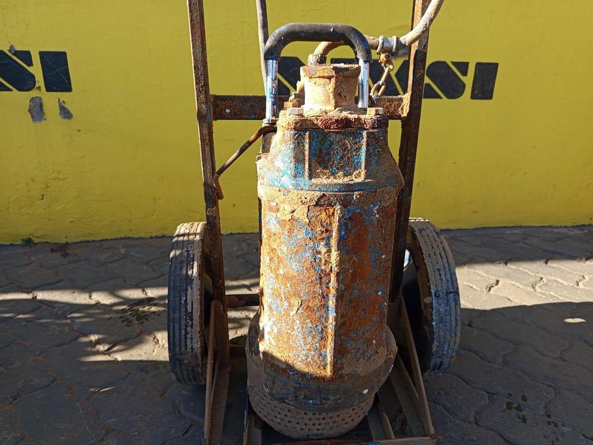 Used SUBMERSIBLE PUMP (NO PLATE)
