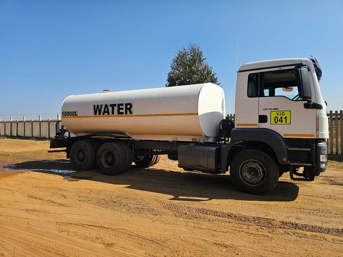 Used 18 000 LITRE WATER TRUCK