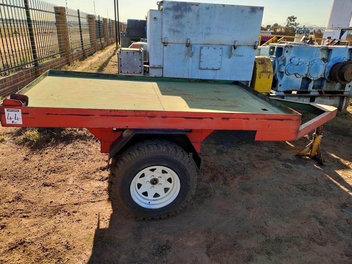 Used FLATBED TRAILER