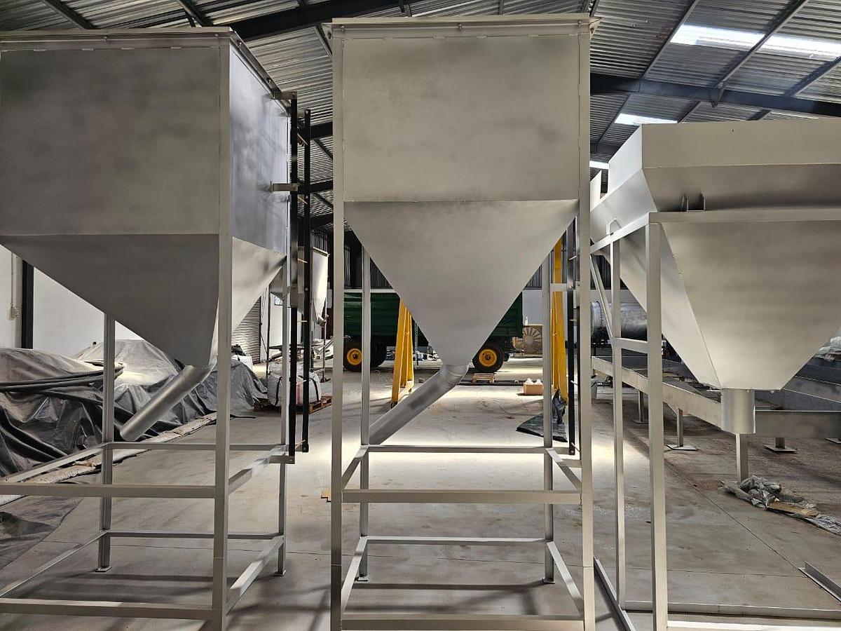 Used SS304 STAINLESS STEEL CLOSED-TOP GRAIN STORAGE BINS