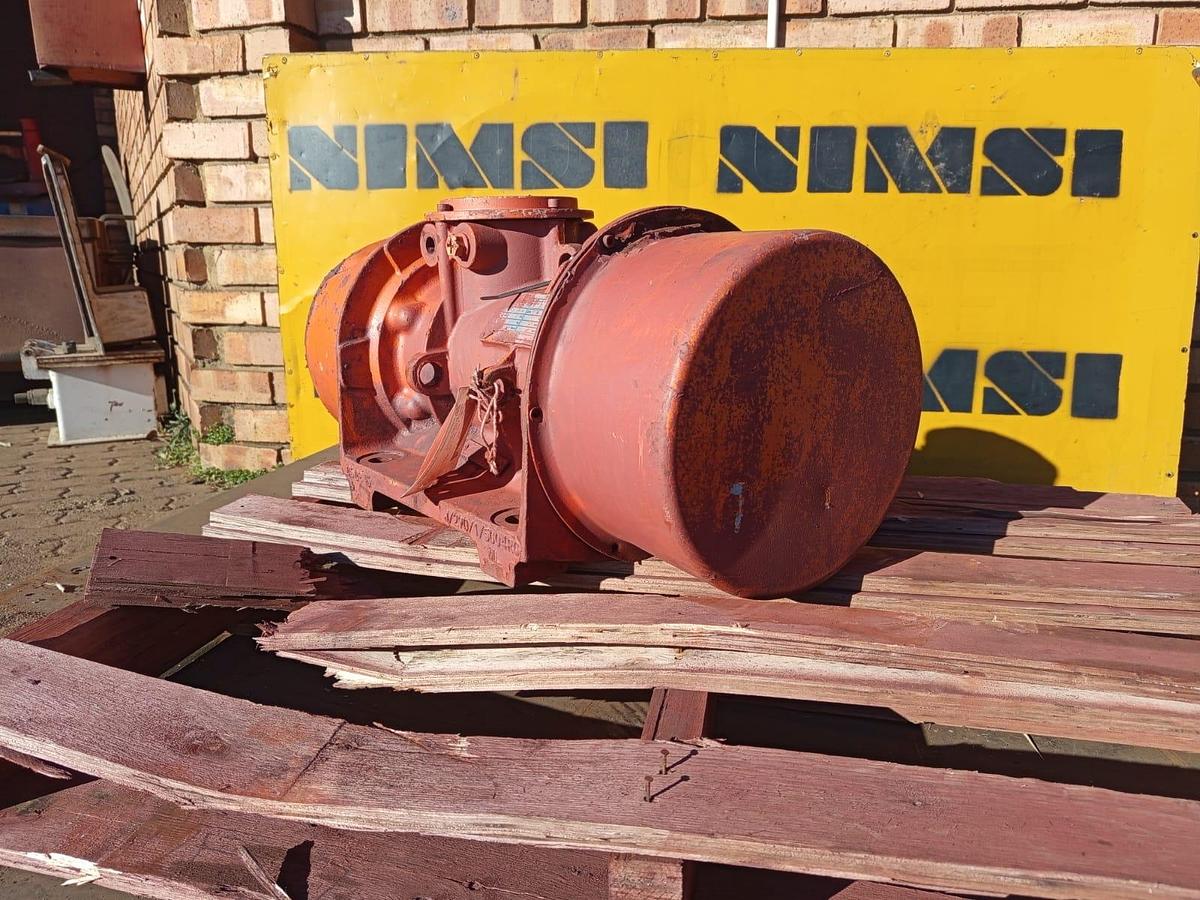 Used VIBRATING MOTOR 1.8KW