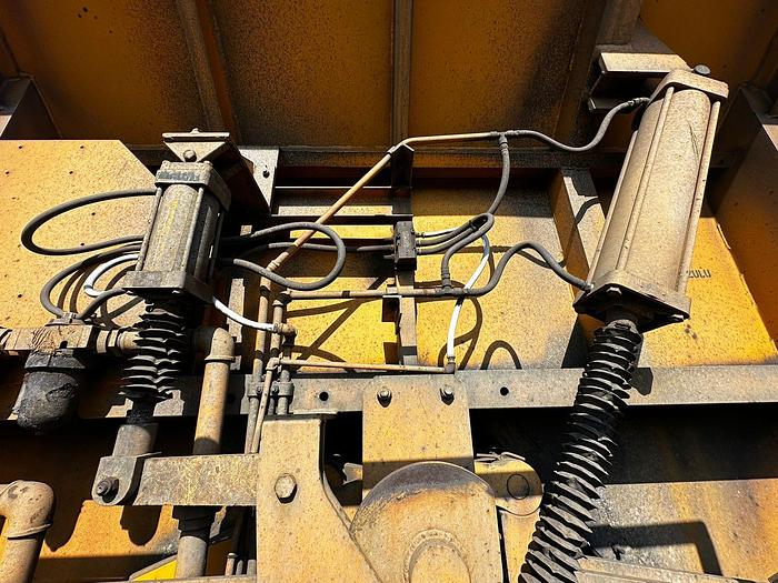 Used RDS BOTTOM SIDE DISCHARGE HOPPER