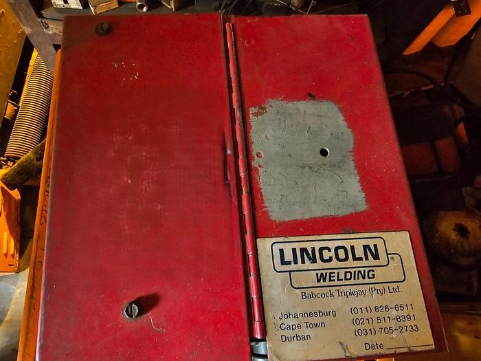 Used LINCOLN LN-7 CO2 WELDER WIRE FEEDER(NOT TESTED)