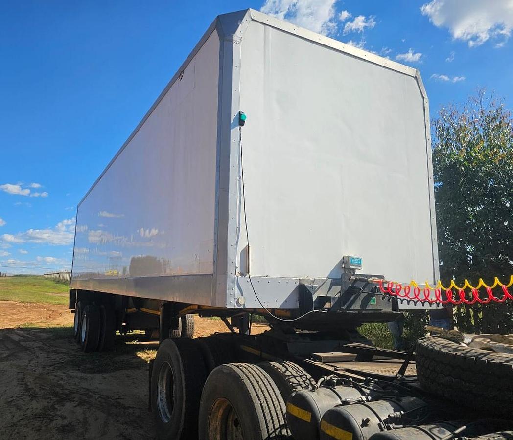 Used INSULATED TRUCK TRAILER - OPERATIONAL - WITH NATIS - TRUCK NOT INCLUDED