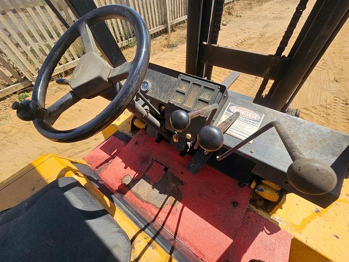 Used KOMATSU FD80H-5 FORKLIFT WITH TWO (2) EXTENDED FORKS (RUNNER) (BATTERIES NOT INCLUDED)