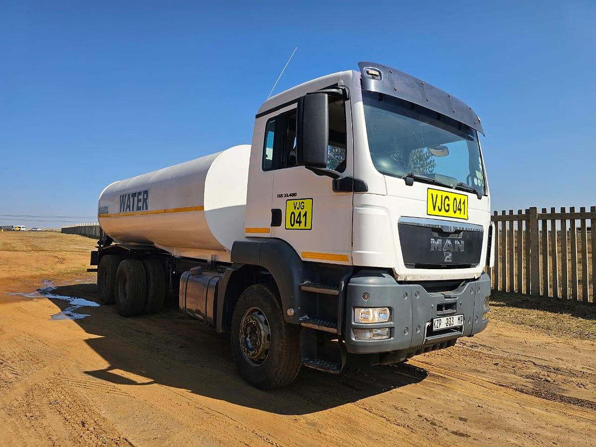 Used 18 000 LITRE WATER TRUCK