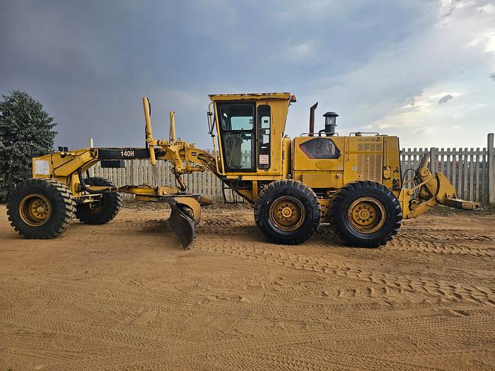 Used CATERPILLAR 140H GRADER (RUNNER)