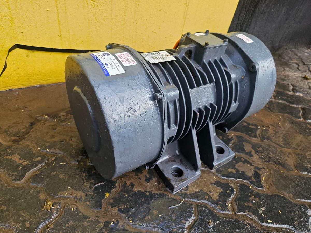 Used 1.6 KW URAS VIBRATING MOTOR (USED)