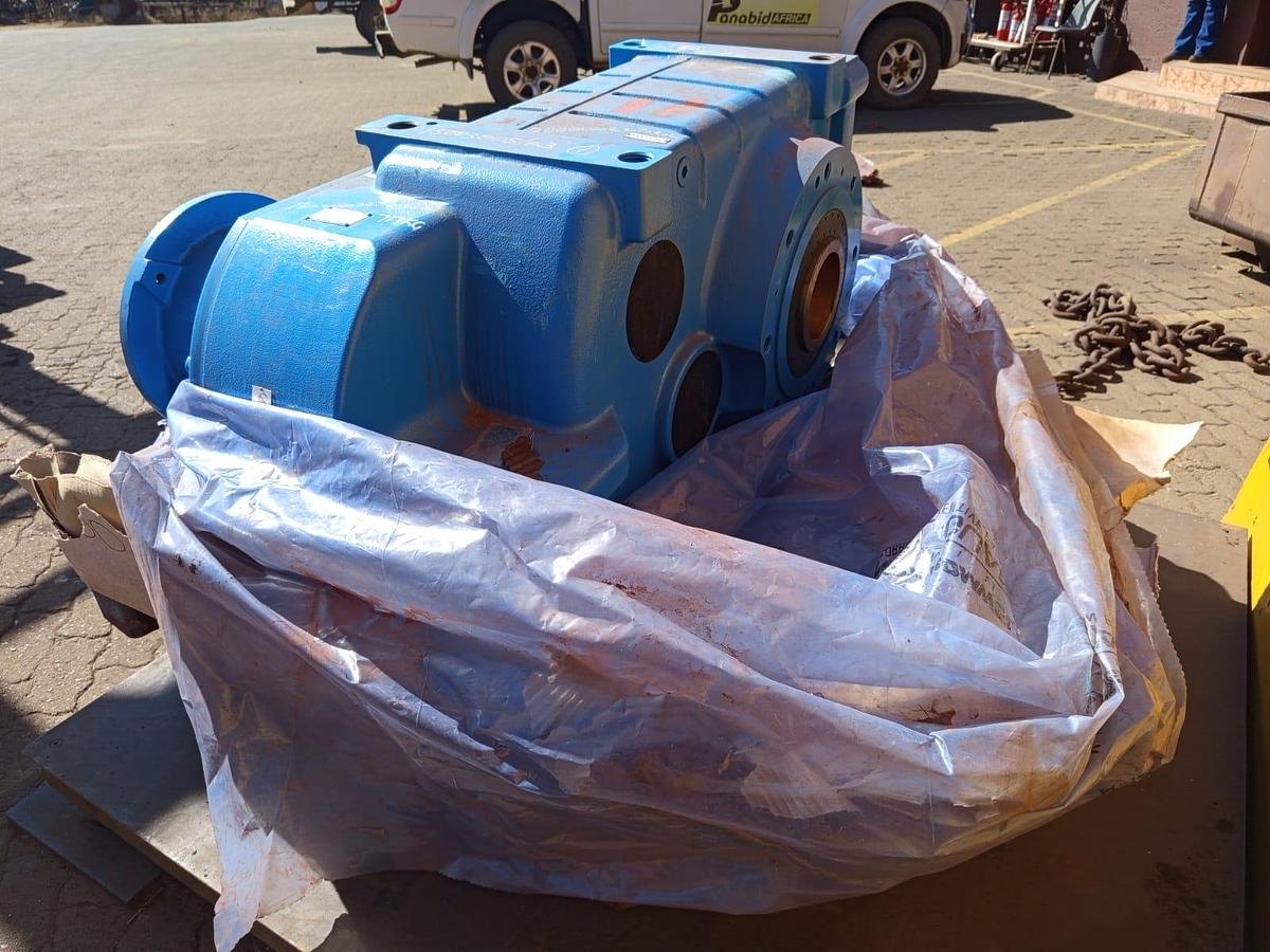 Used SIEMENS GEARBOX (BRAND NEW)