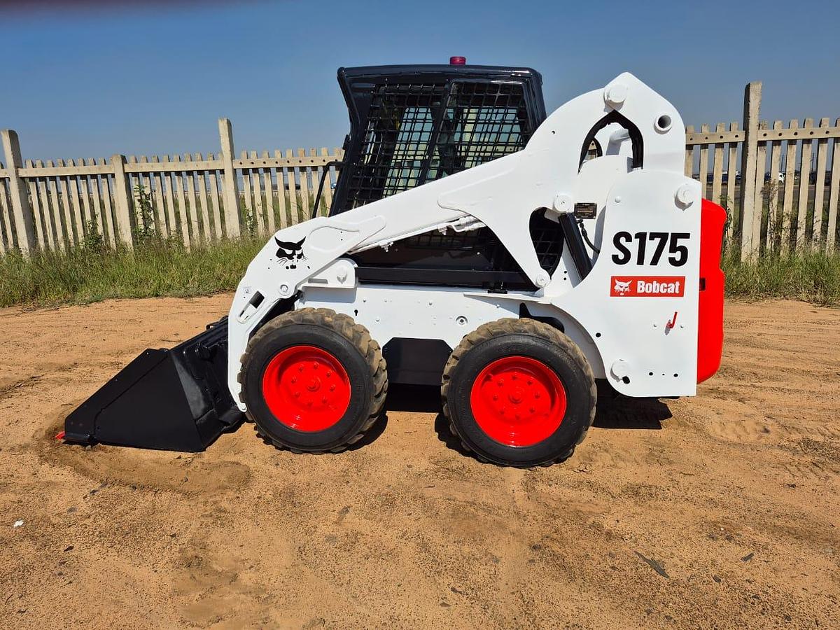Used BOBCAT S175 COMPACT SKID STEER (RUNNER) (BATTERIES NOT INCLUDED)