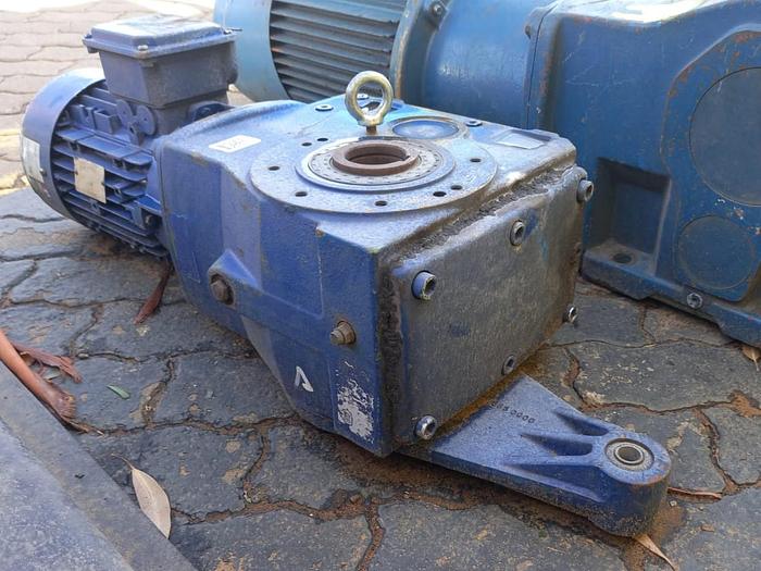 Used GEARBOX WITH ELECTRIC MOTOR