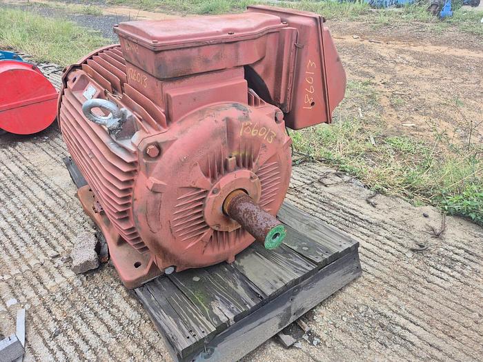 Used WEG 220KW 3-PHASE AC INDUCTION MOTOR