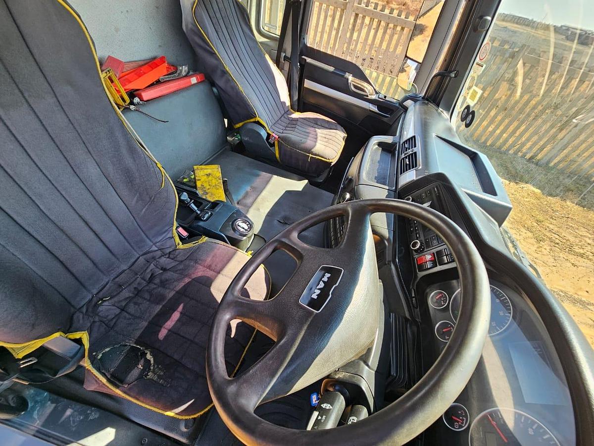 Used 18 000 LITRE WATER TRUCK