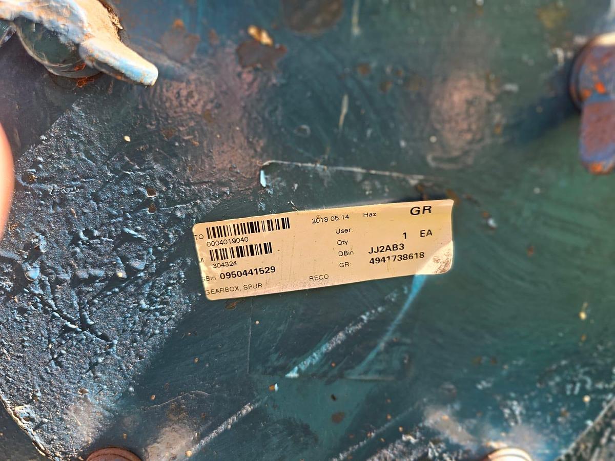 Used LOW SPEED HIGH TORQUE INDUSTRIAL HEAVY DUTY GEARBOX (USED)