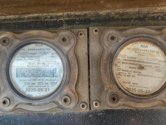 Used HENRED FRUEHAUF DOUBLE AXLE INSOLATED BODY TRAILER WITH RAVIOLI TAIL LIFT